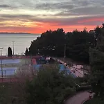 The 3-15 Lejlighed Podstrana